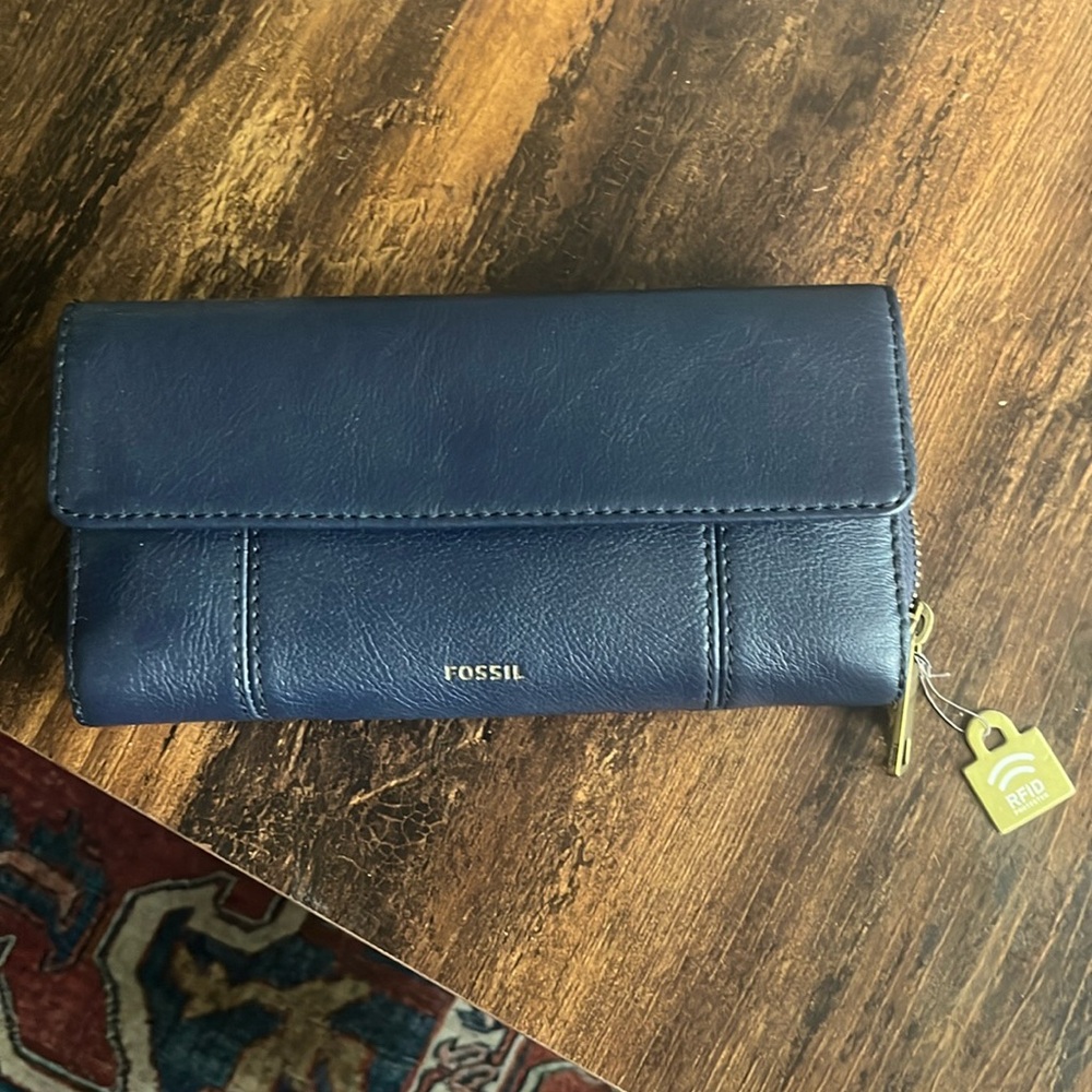 New! Fossil JORI flap clutch wallet